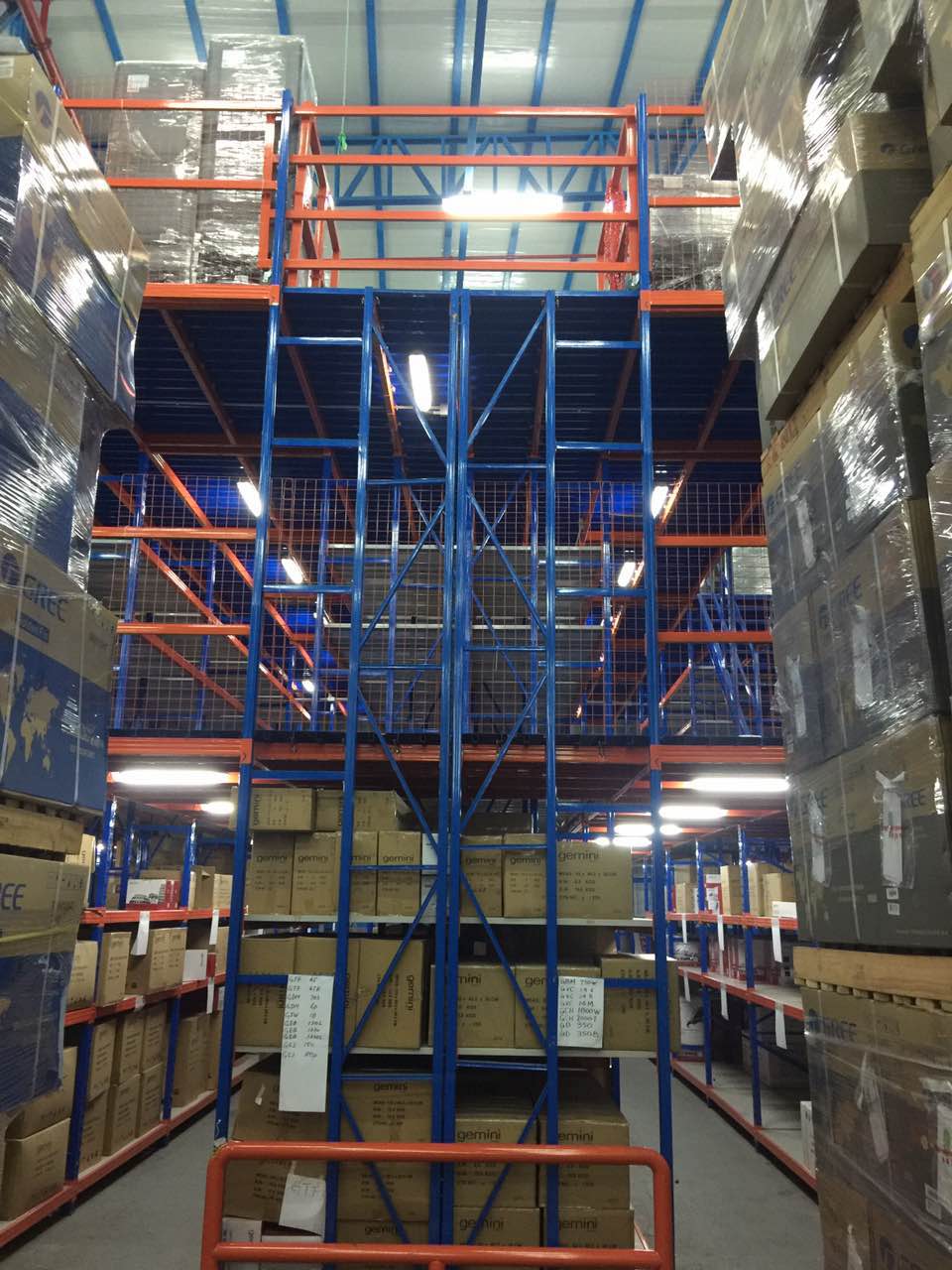 双层式阁楼平台产品特点介绍-赣州乐存货架